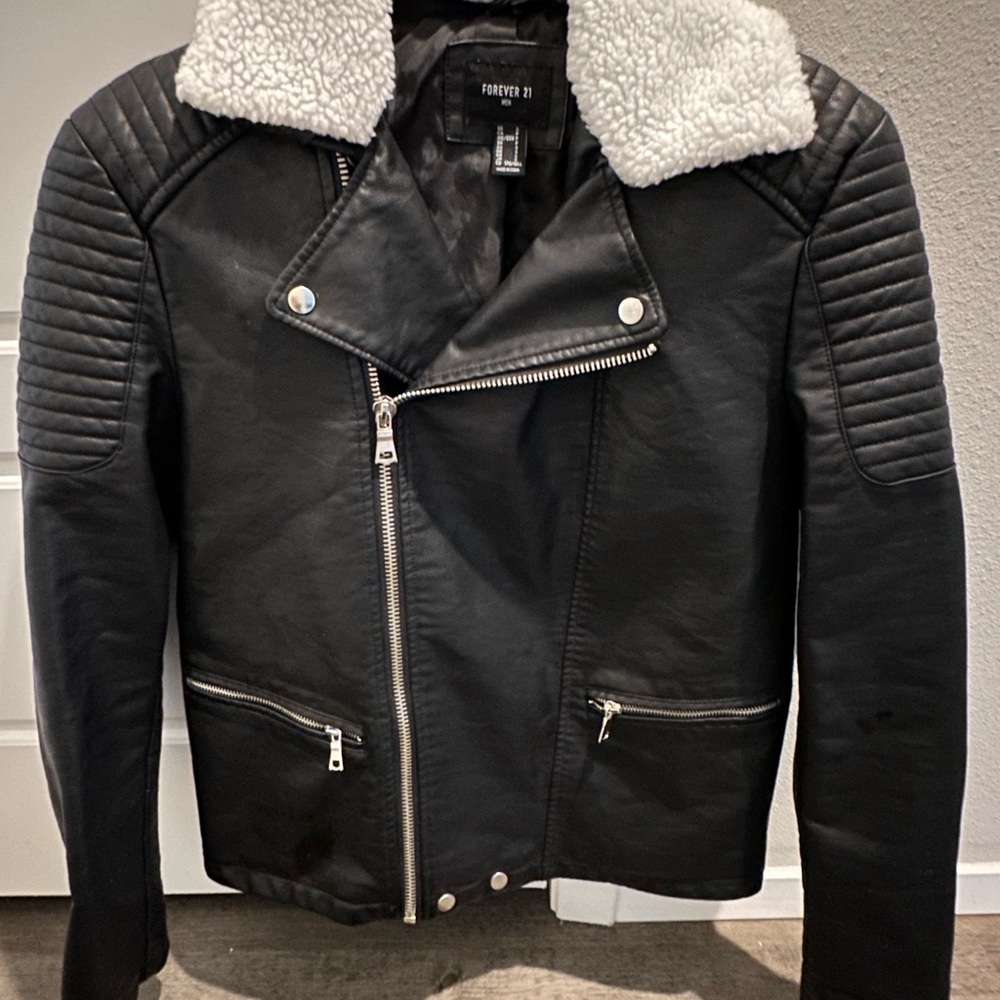 Men’s small Black Jacket with white fur around collar